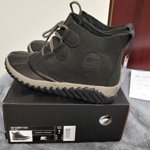 Black leather Outnabout Plus  waterproof booties, leather